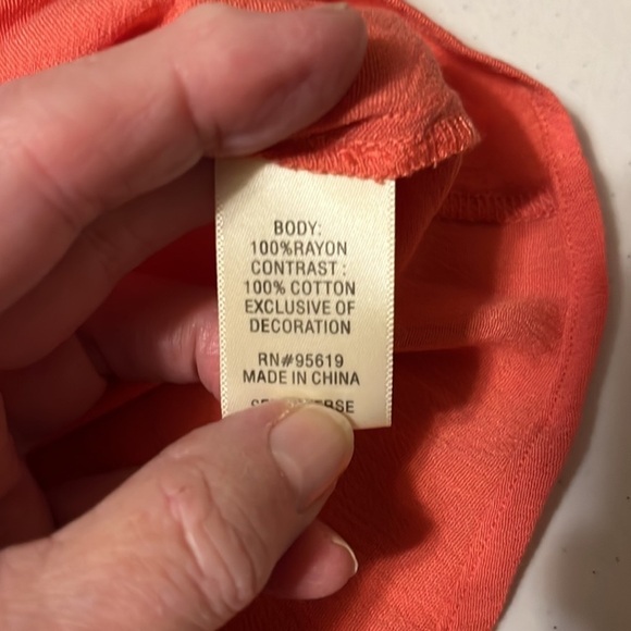 John Paul Richard coral blouse. Sz medium - Picture 9 of 9